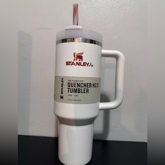 Stanley Mistletoe Twist Limited Edition Quencher H2.0 Flowstate Tumbler 40oz NEW - Picture 3 of 5